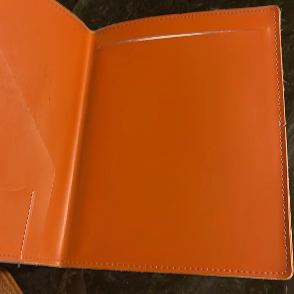 Bundle of two notebooks.
